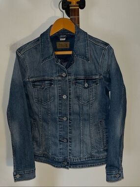 Levi’s trucker jacket women medium